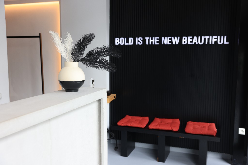 Intérieur du Bold Beauty Lounge — réception